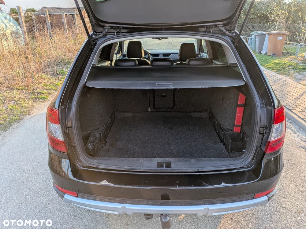 Skoda Octavia Scout 2.0 TDI 4x4 DSG - 14