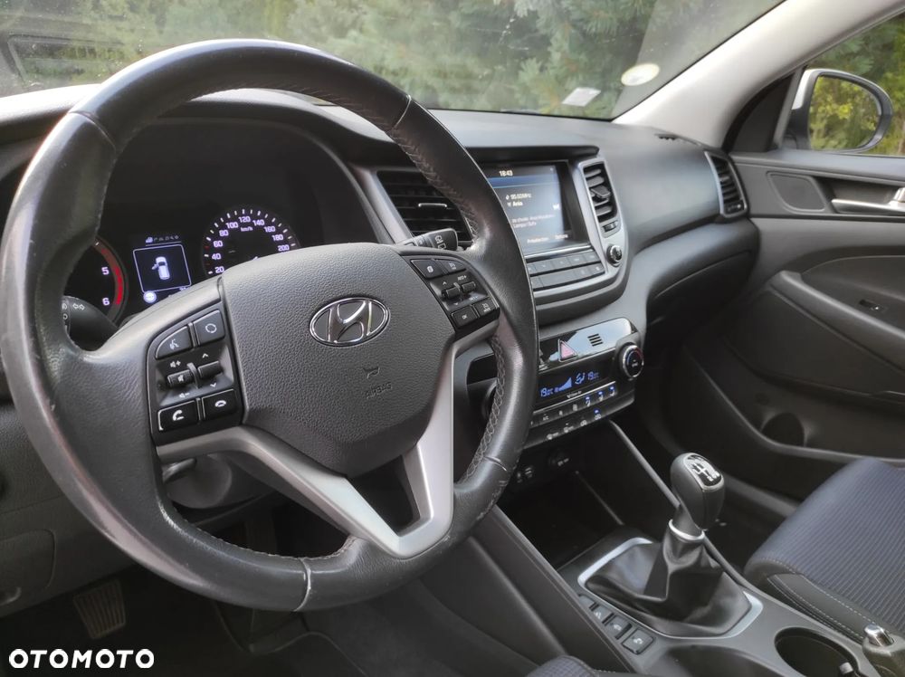 Hyundai Tucson 1.7 CRDI BlueDrive GO 2WD - 16
