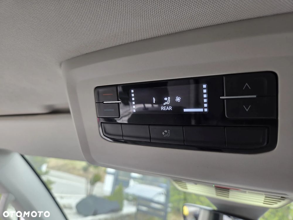 Volkswagen Caravelle 2.0 TDI L2 Trendline DSG - 8