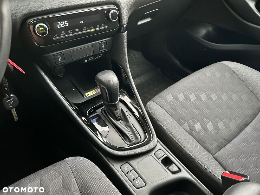 Toyota Yaris Hybrid 1.5 Style - 19