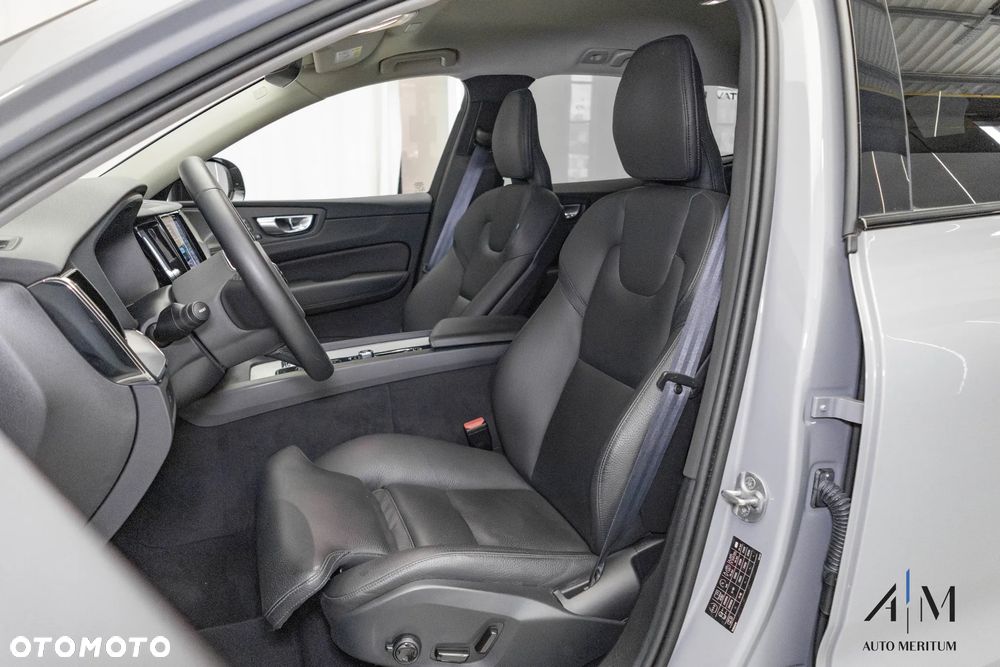 Volvo XC 60 B4 D AWD Plus Dark - 16
