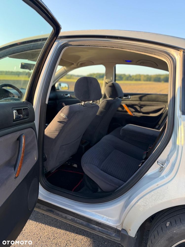 Volkswagen Passat - 11