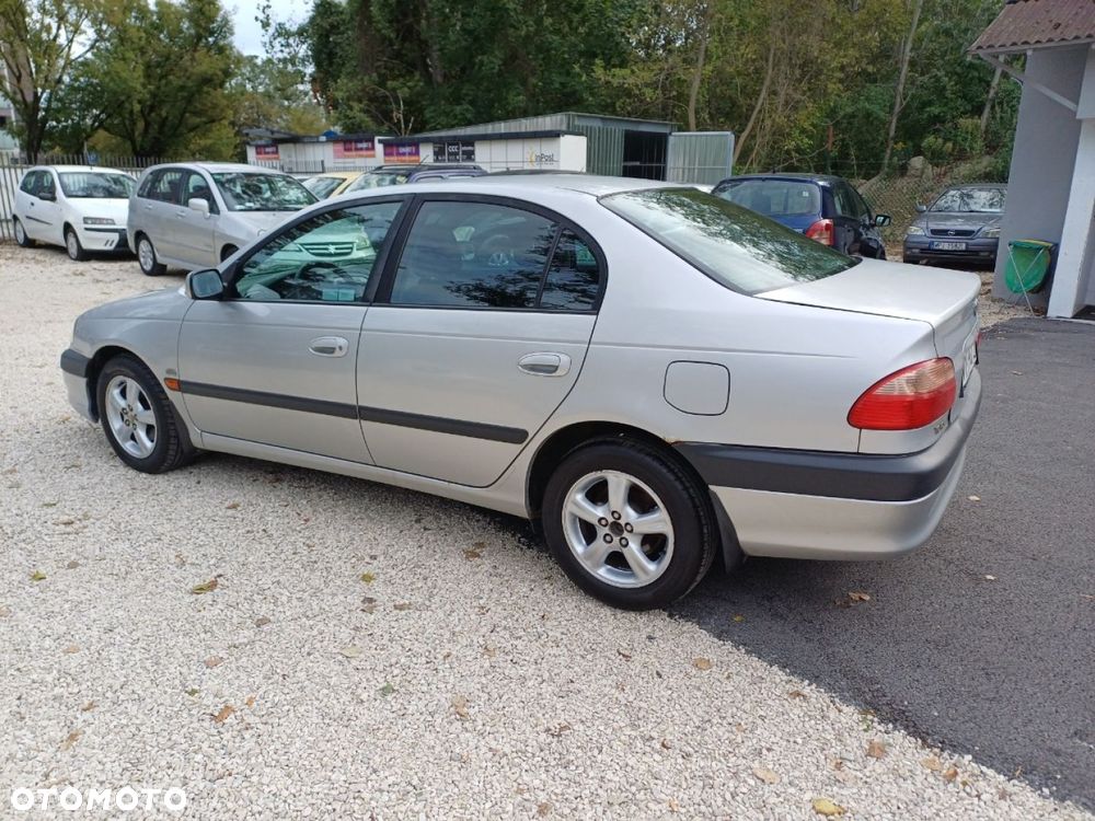 Toyota Avensis - 6