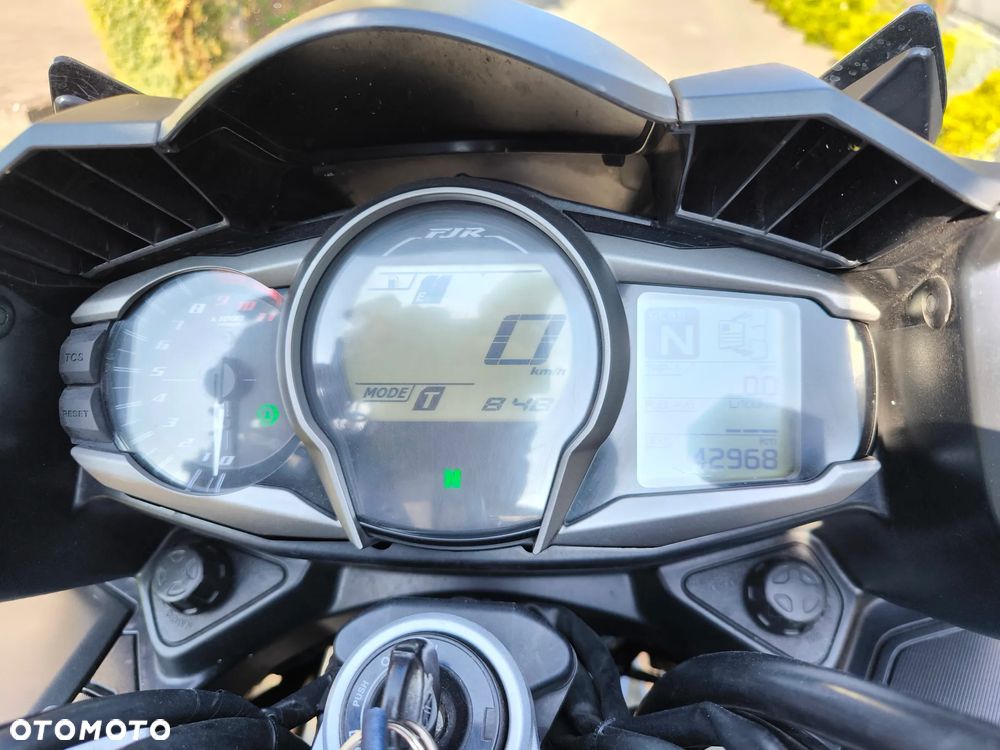 Yamaha FJR - 6