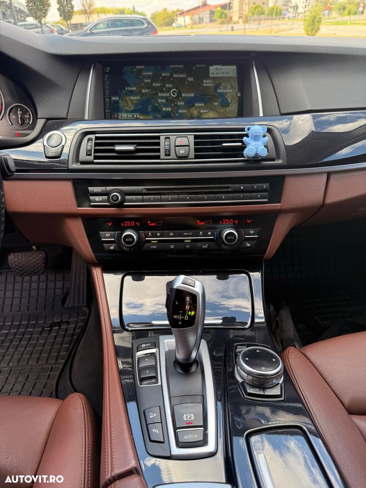 BMW Seria 5 520d xDrive - 12