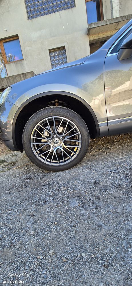 Volkswagen Touareg - 2