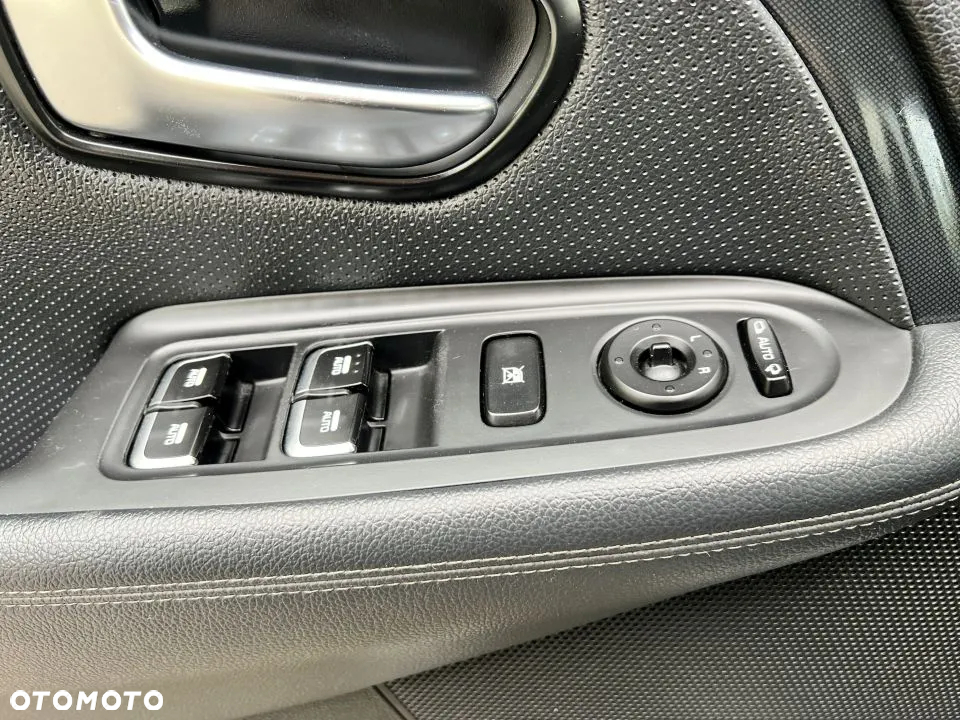 Kia Carens 1.7 CRDi XL 7os - 21
