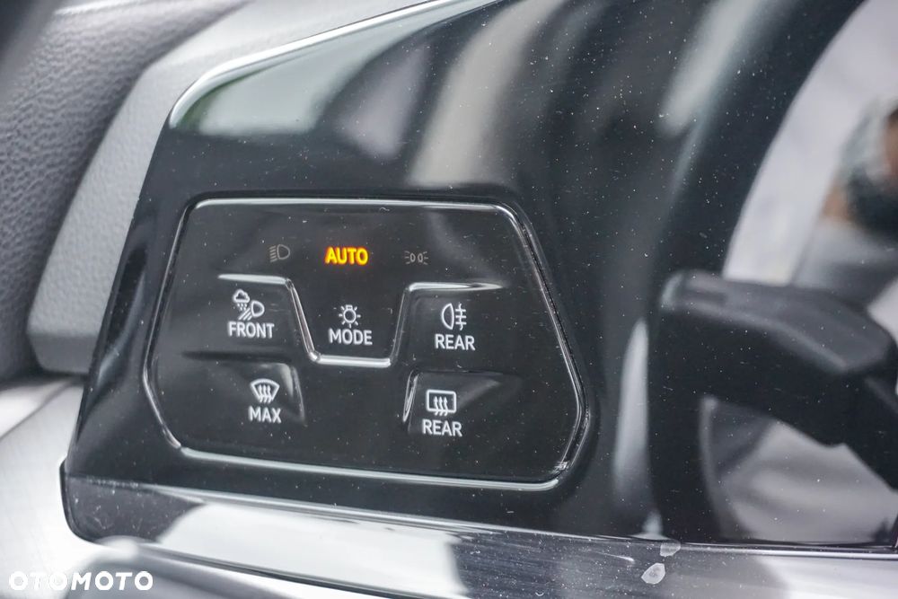 Volkswagen Golf VIII 1.5 eTSI EVO Life DSG - 22