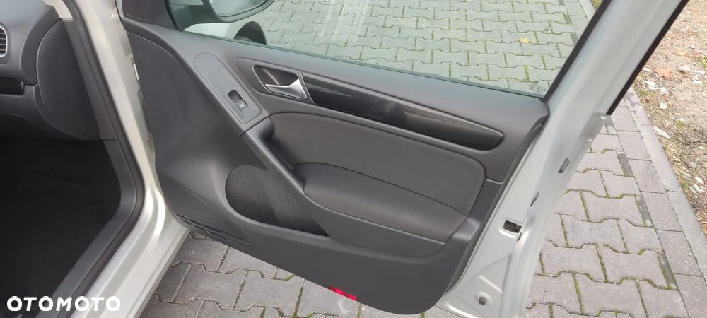 Volkswagen Golf 1.6 Comfortline - 24