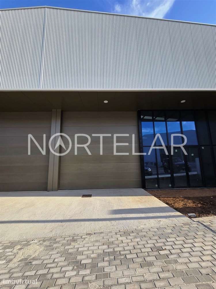 Armazém para Arrendamento na Zona Industrial de Ribeirão, Vila Nova de - Grande imagem: 5/10