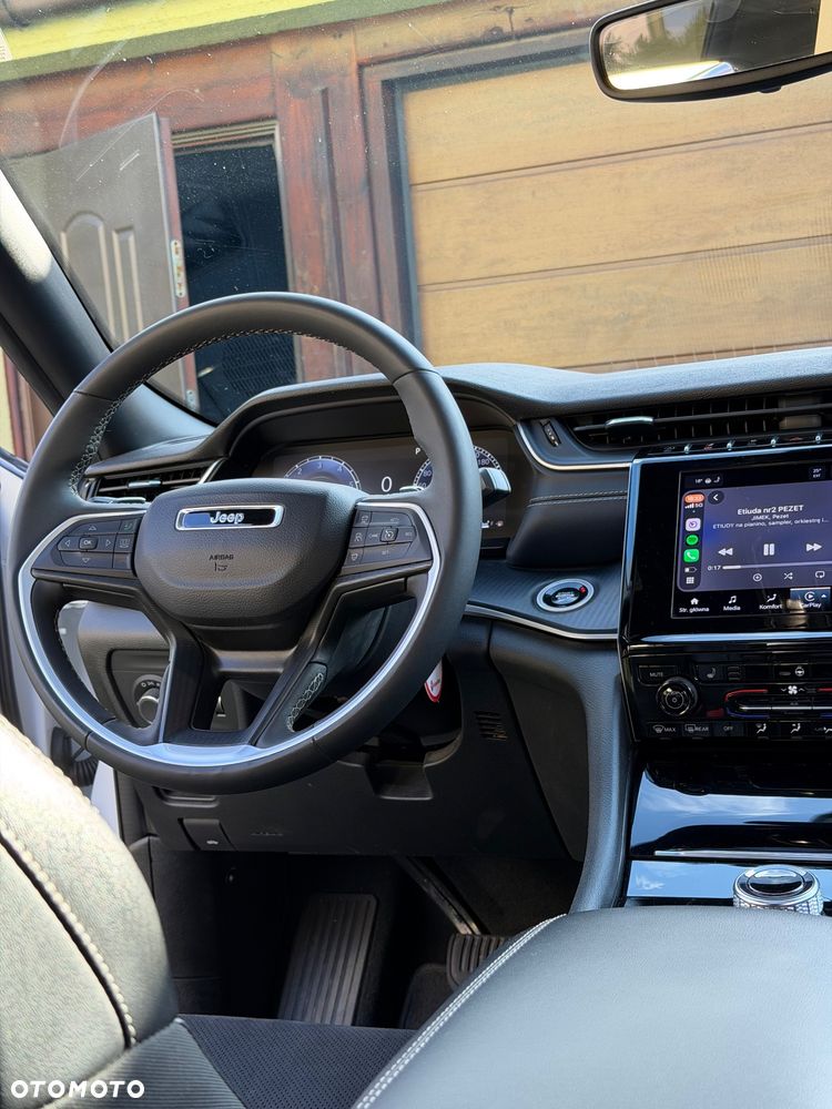 Jeep Grand Cherokee - 29