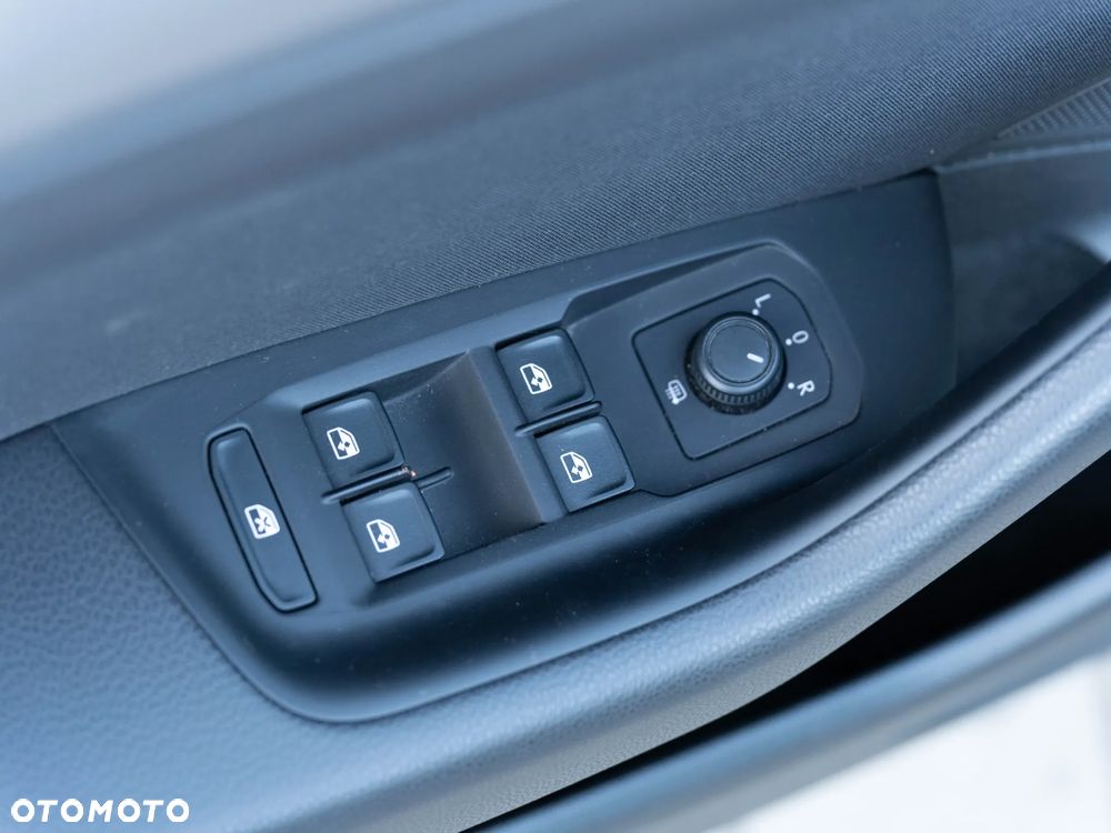 Volkswagen Passat 1.5 TSI EVO Business - 35