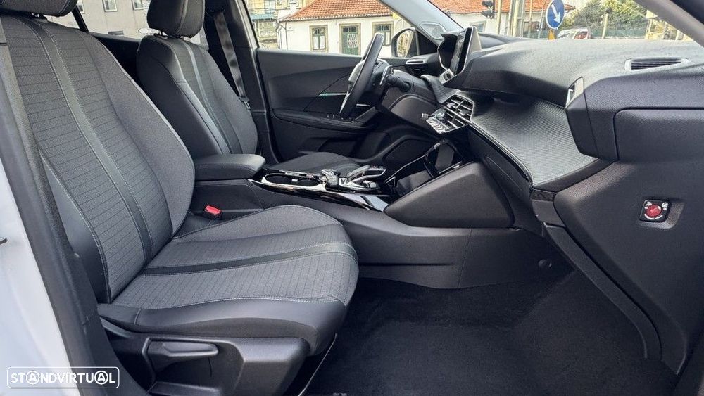 Peugeot 2008 1.5 BlueHDi Allure EAT8 - 17