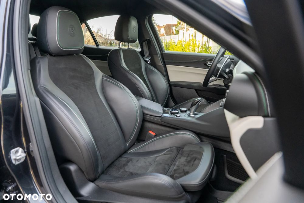 Alfa Romeo Giulia 2.9 V6 Bi-Turbo AT8 Quadrifoglio - 14