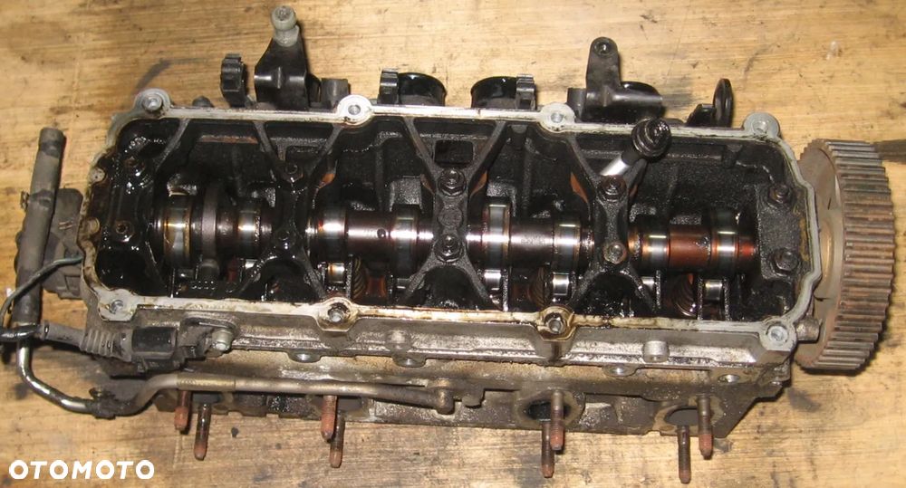 wałek rozrządu głowica 1.6 8V PASSAT B5 AUDI A3 A4 B6 06B103373T - 1