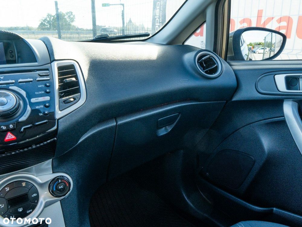 Ford Fiesta - 23