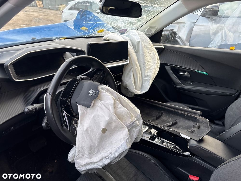 Peugeot 2008 PureTech 130 EAT8 Allure - 6