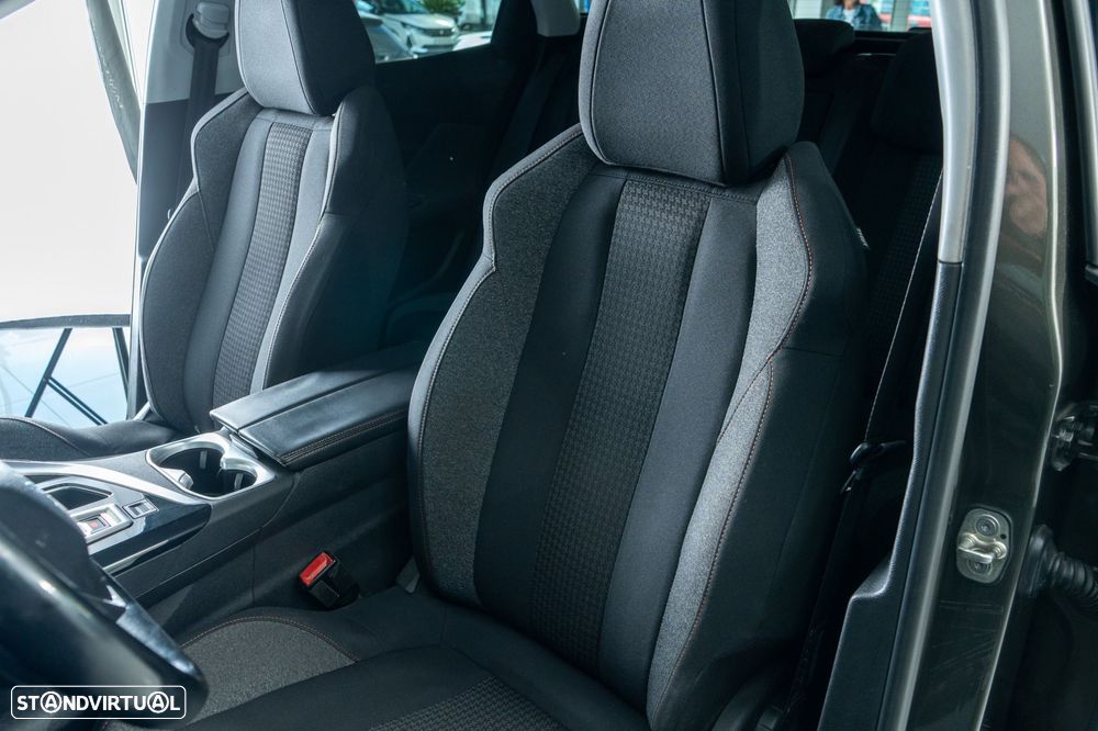 Peugeot 3008 1.5 BlueHDi Active Pack EAT8 - 8