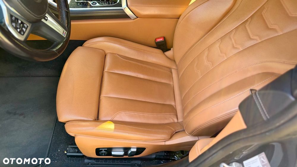 BMW Seria 8 840d xDrive mHEV - 16