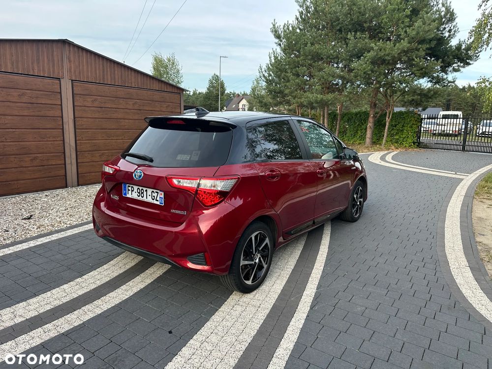 Toyota Yaris Hybrid 100 Selection Platinum - 19