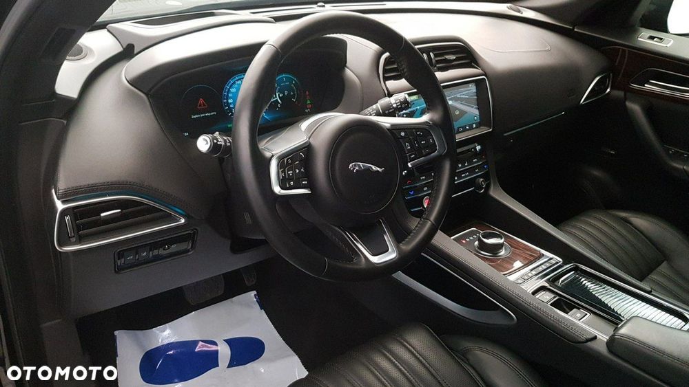Jaguar F-Pace - 20