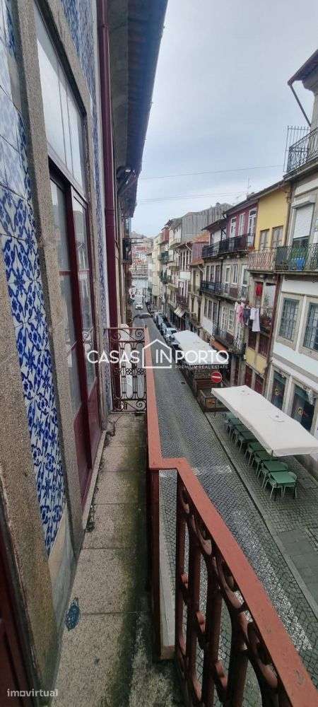 Prédio no Cais de Gaia - Grande imagem: 2/13