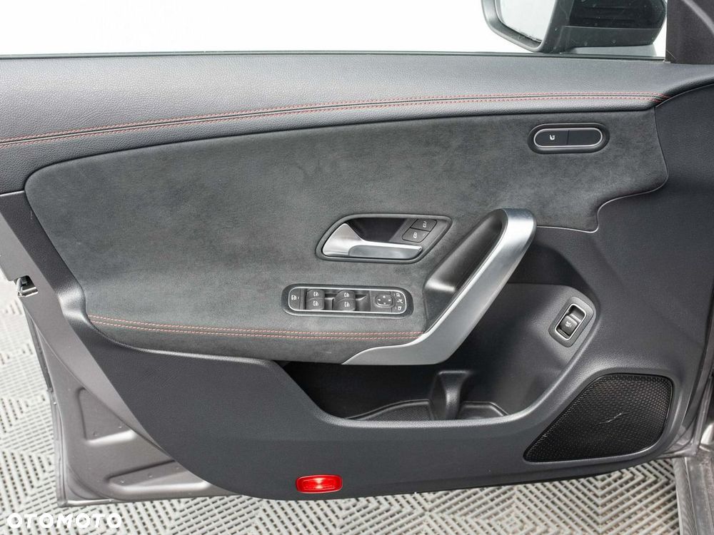 Mercedes-Benz CLA - 10