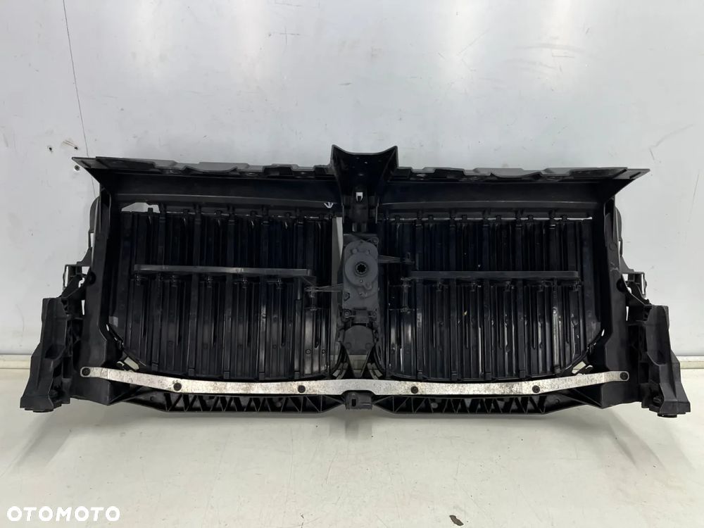 Pas przedni BMW X7 G07 18r.- wzmocnienie czołowe ramka atrapy grilla żaluzja kierownica powietrza oryginalna 22677510 - 16