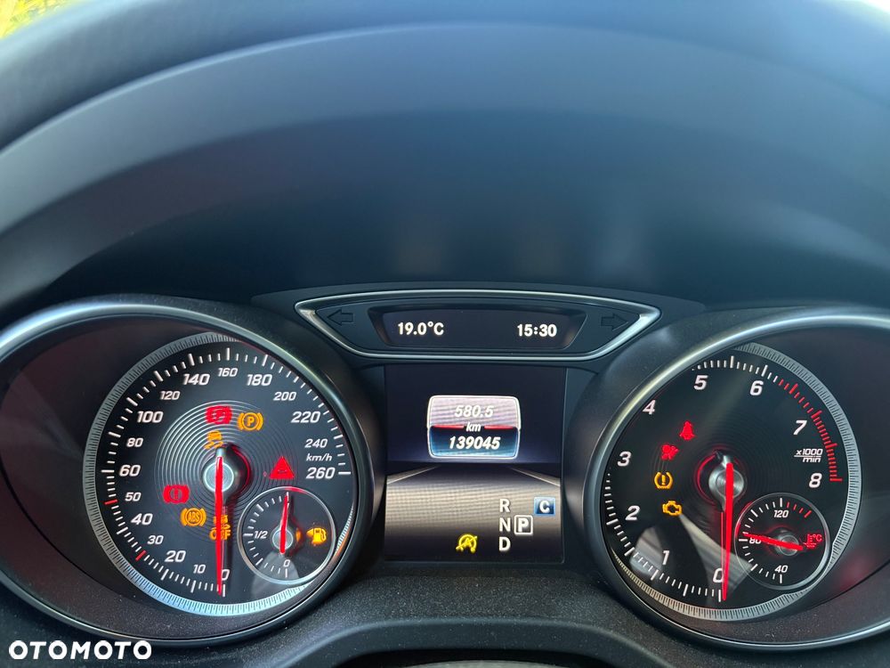 Mercedes-Benz GLA 180 7G-DCT AMG Line - 17