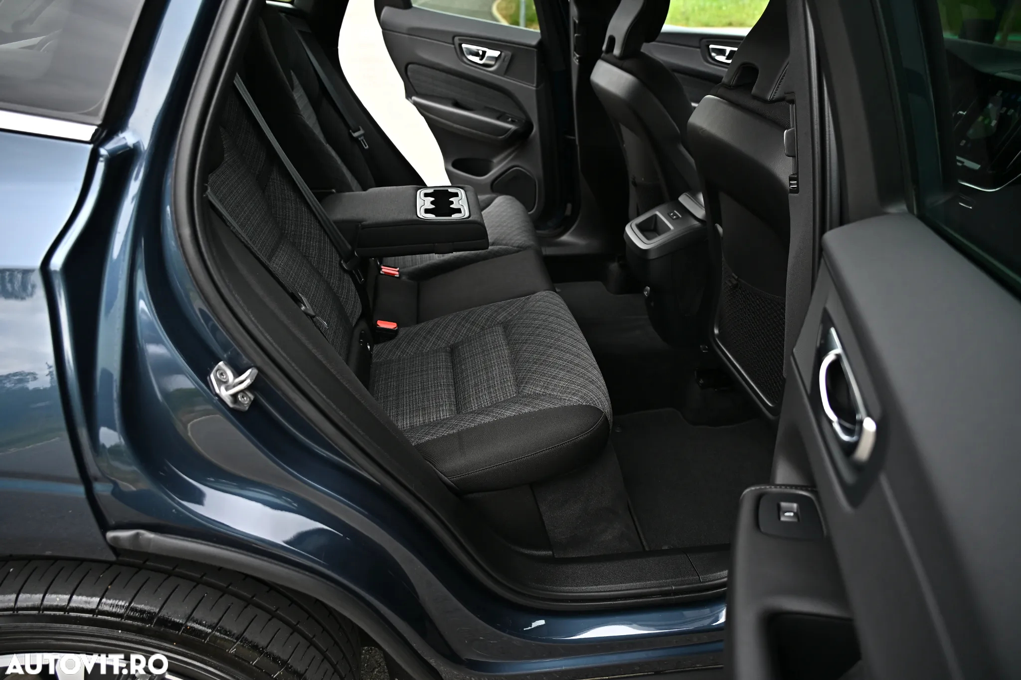 Volvo XC 60 B4 D AWD Geartronic Momentum Pro - 19