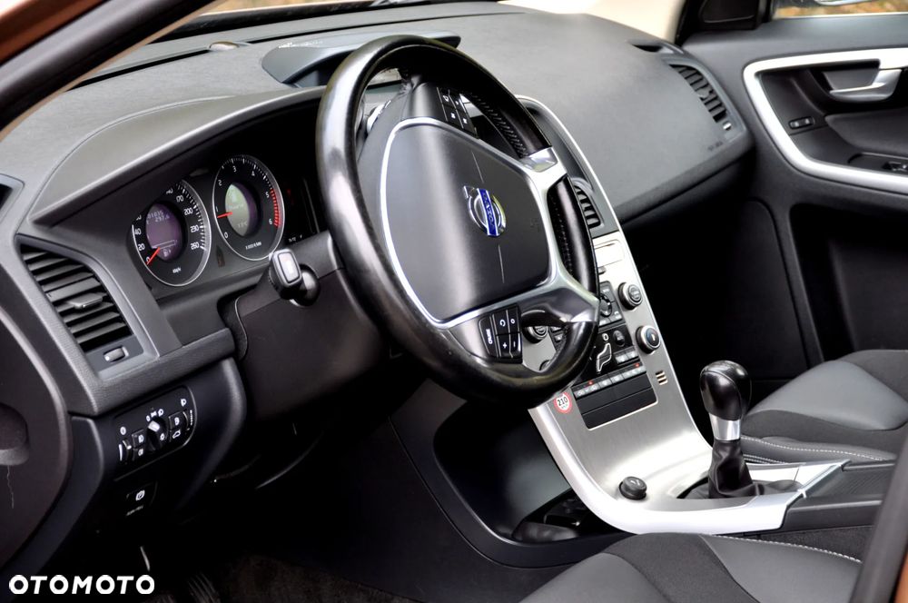 Volvo XC 60 2.4D Momentum - 26