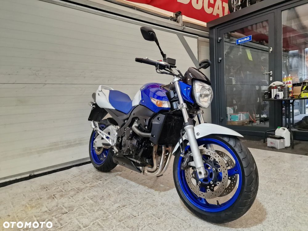 Suzuki GSR - 3