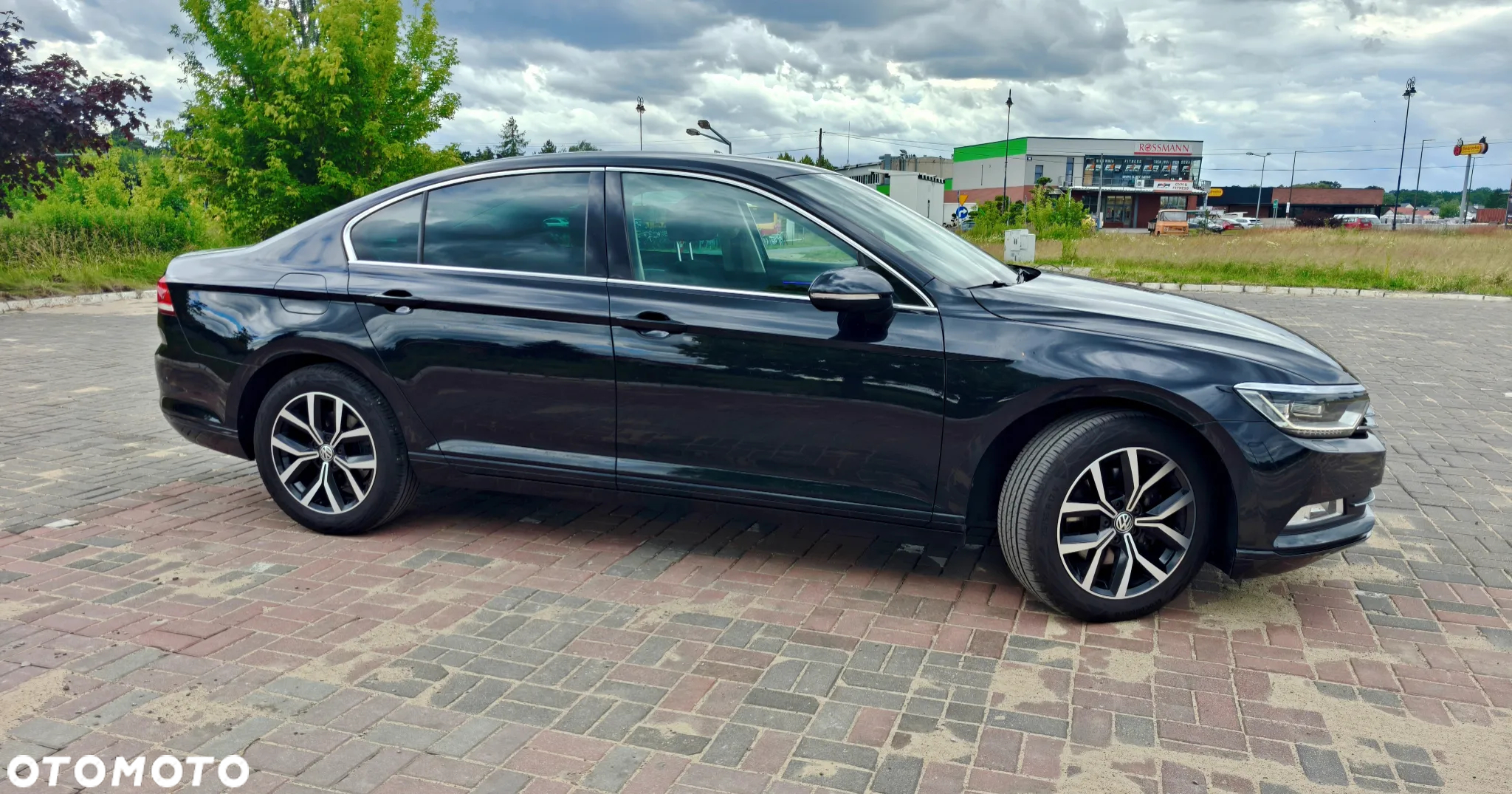 Volkswagen Passat - 4