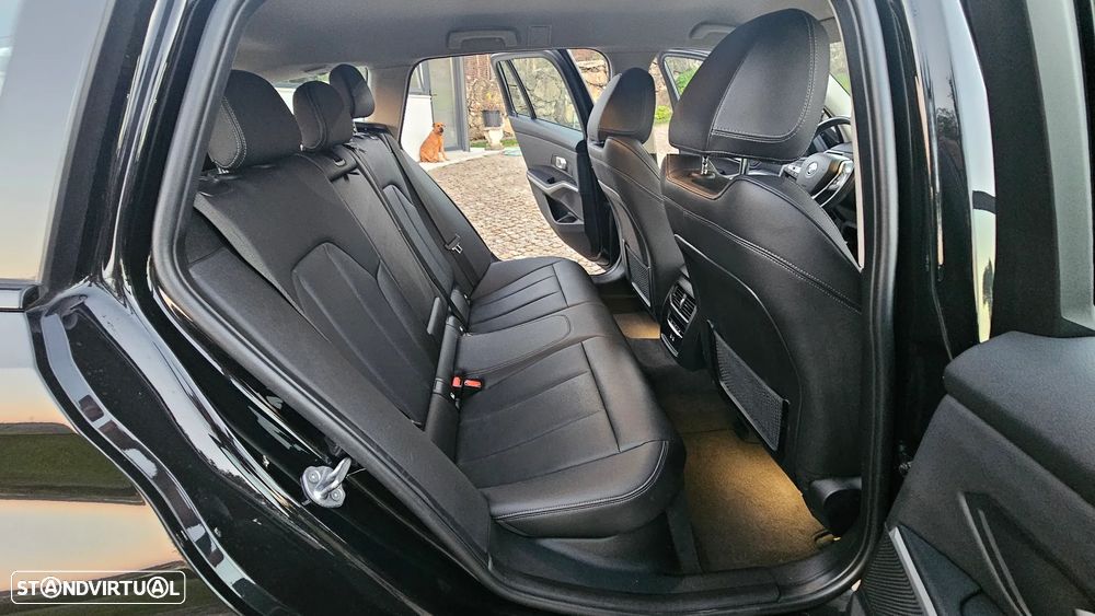 BMW 330 e Touring Line Sport Auto - 52