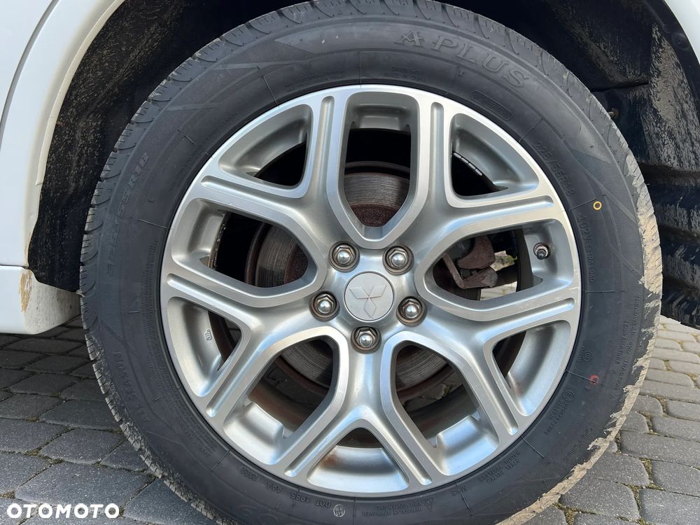 Mitsubishi Outlander 2.0 4WD Plus - 29