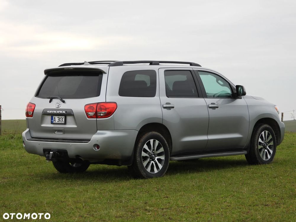 Toyota Sequoia - 5