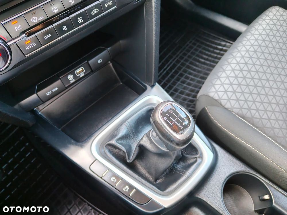 Kia Ceed 1.4 T-GDI L Business Line - 16