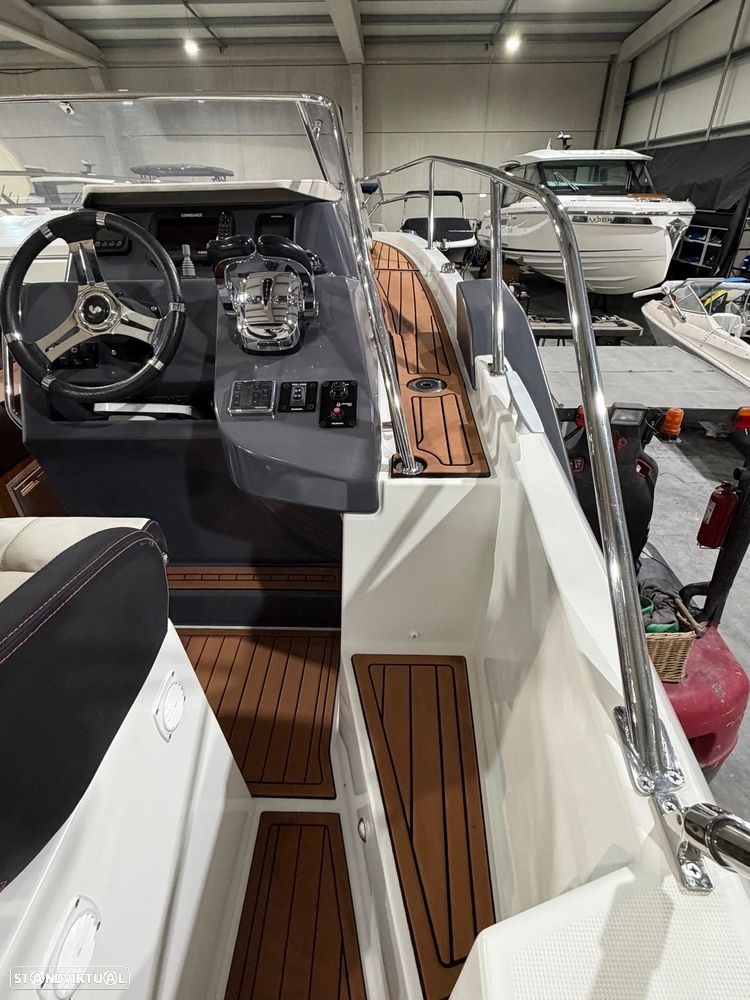 Beneteau 8.8 Sundeck - 4