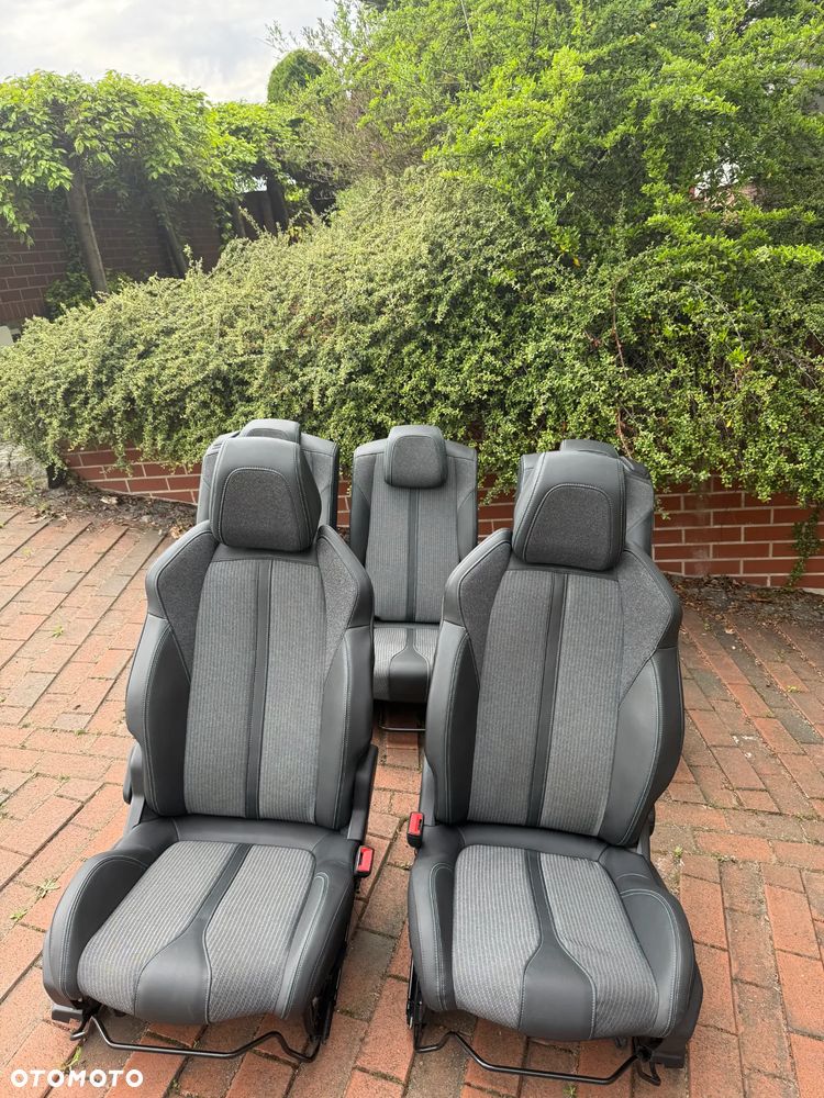 Zadbane fotele do Peugeouta 5008 - 4
