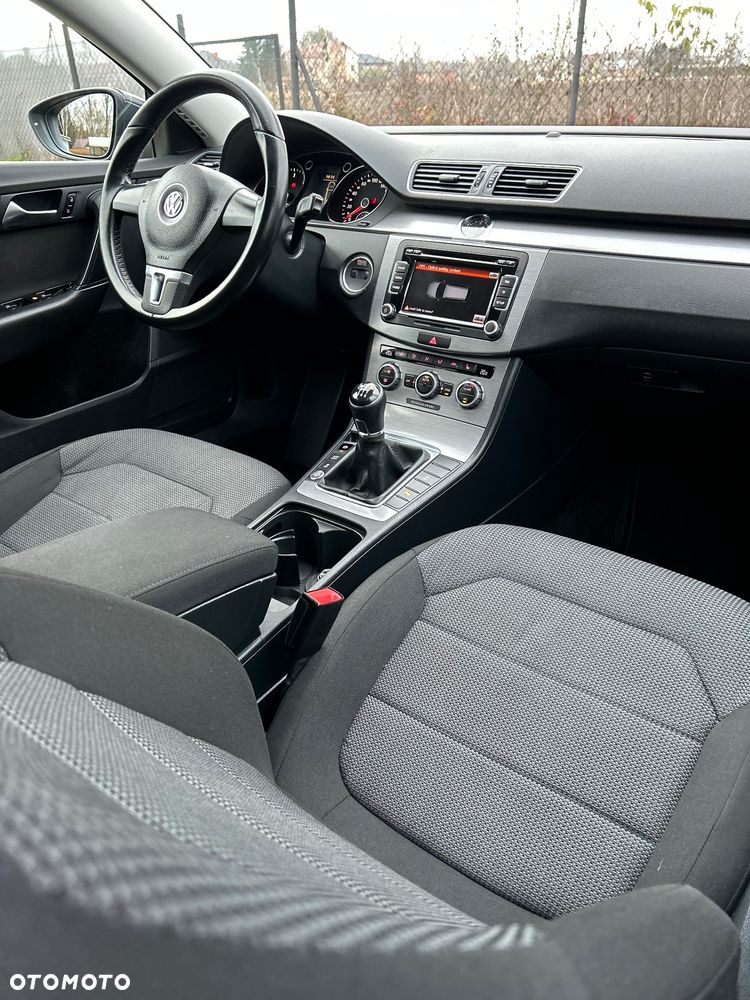 Volkswagen Passat 1.6 TDI DPF BlueMot Highline - 37