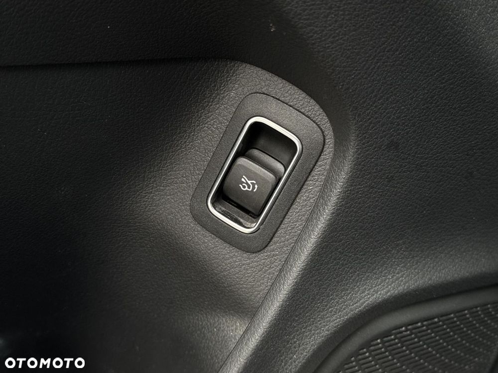 Mercedes-Benz CLA - 24