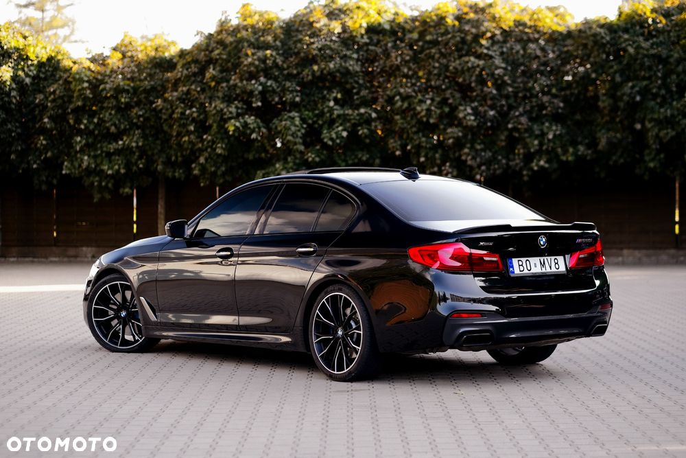 BMW Seria 5 M550i xDrive sport - 16
