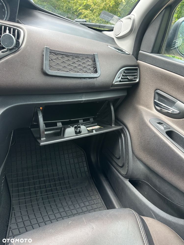 Lancia Ypsilon - 10