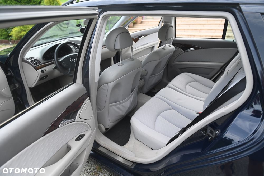 Mercedes-Benz Klasa E 240 T Classic - 18