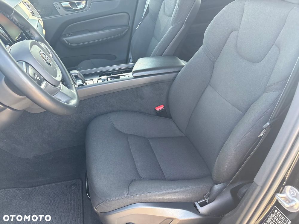 Volvo XC 60 B4 D AWD Momentum Pro - 11