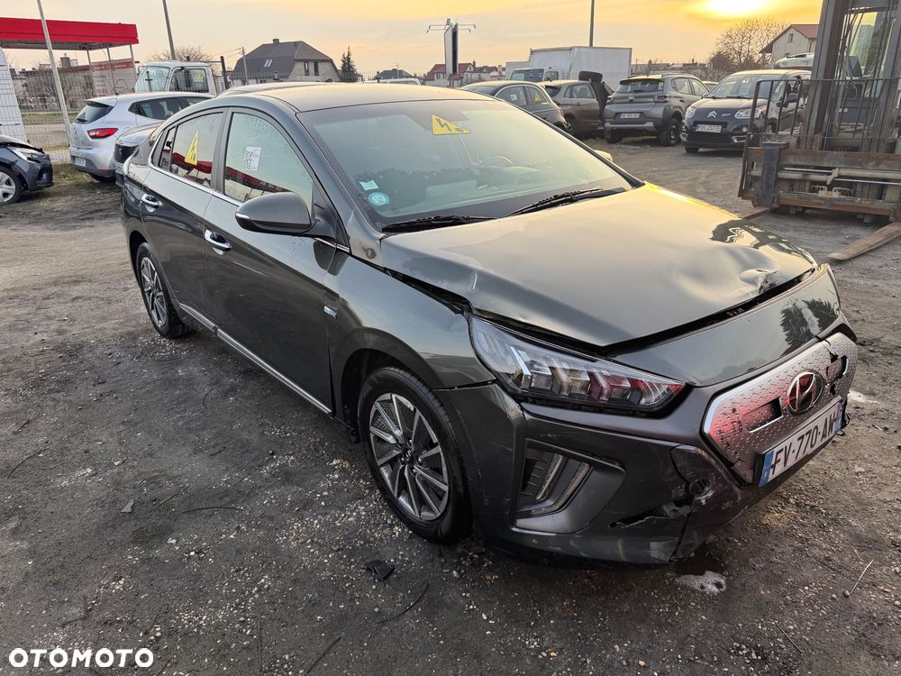 Hyundai IONIQ - 11
