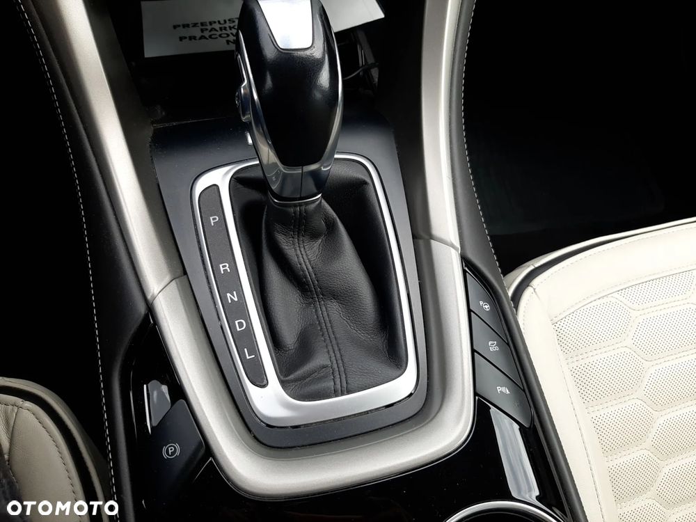 Ford Mondeo 2.0 Hybrid Vignale - 26
