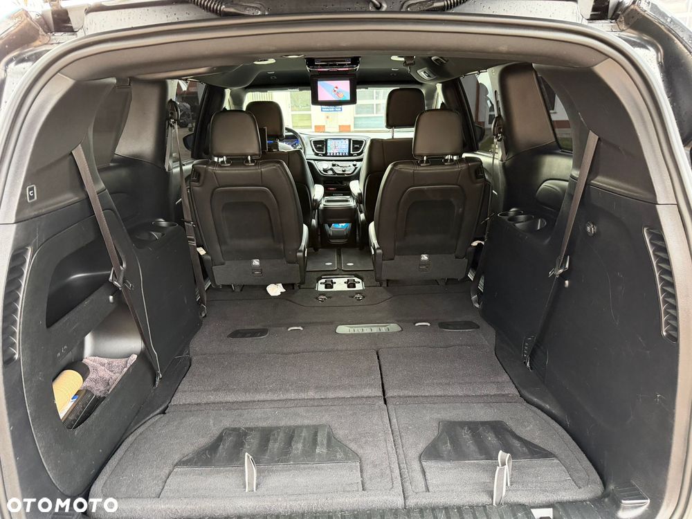 Chrysler Pacifica - 16