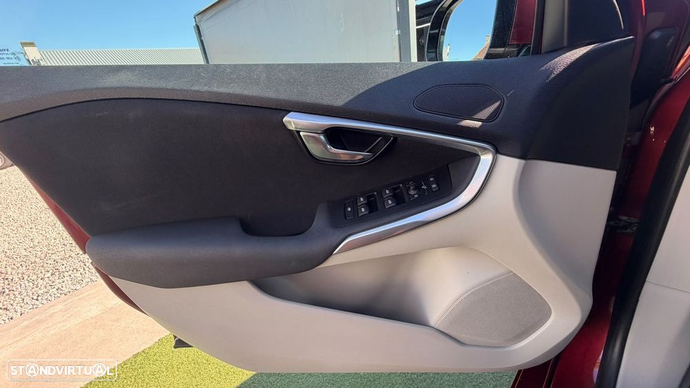 Volvo V40 1.6 D2 Eco Momentum - 42