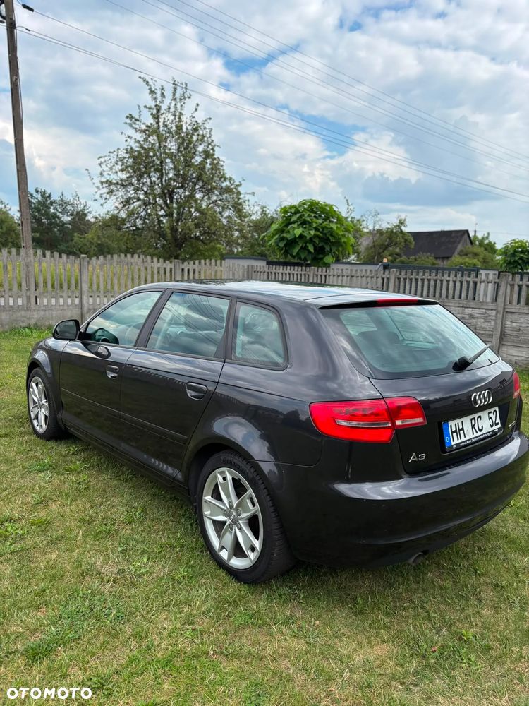 Audi A3 Sportback 1.6 TDI DPF Attraction - 4